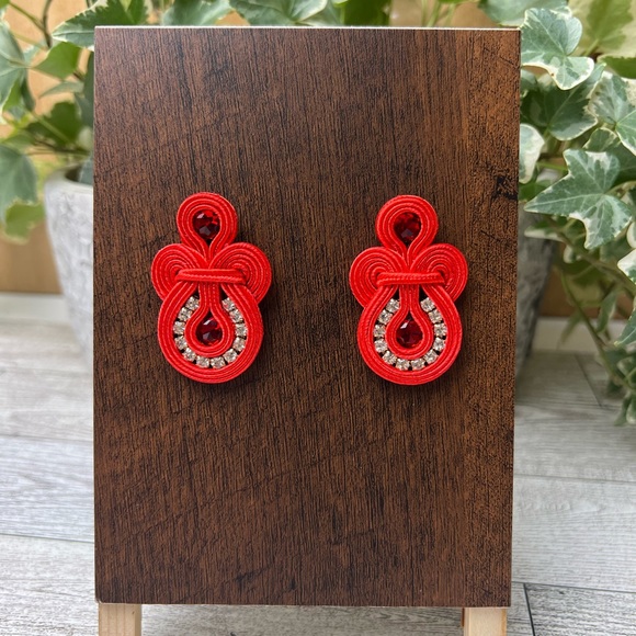 Romantic Elegant Earrings - Stylish Red Evening Earrings for Woman - Picture 8 of 11